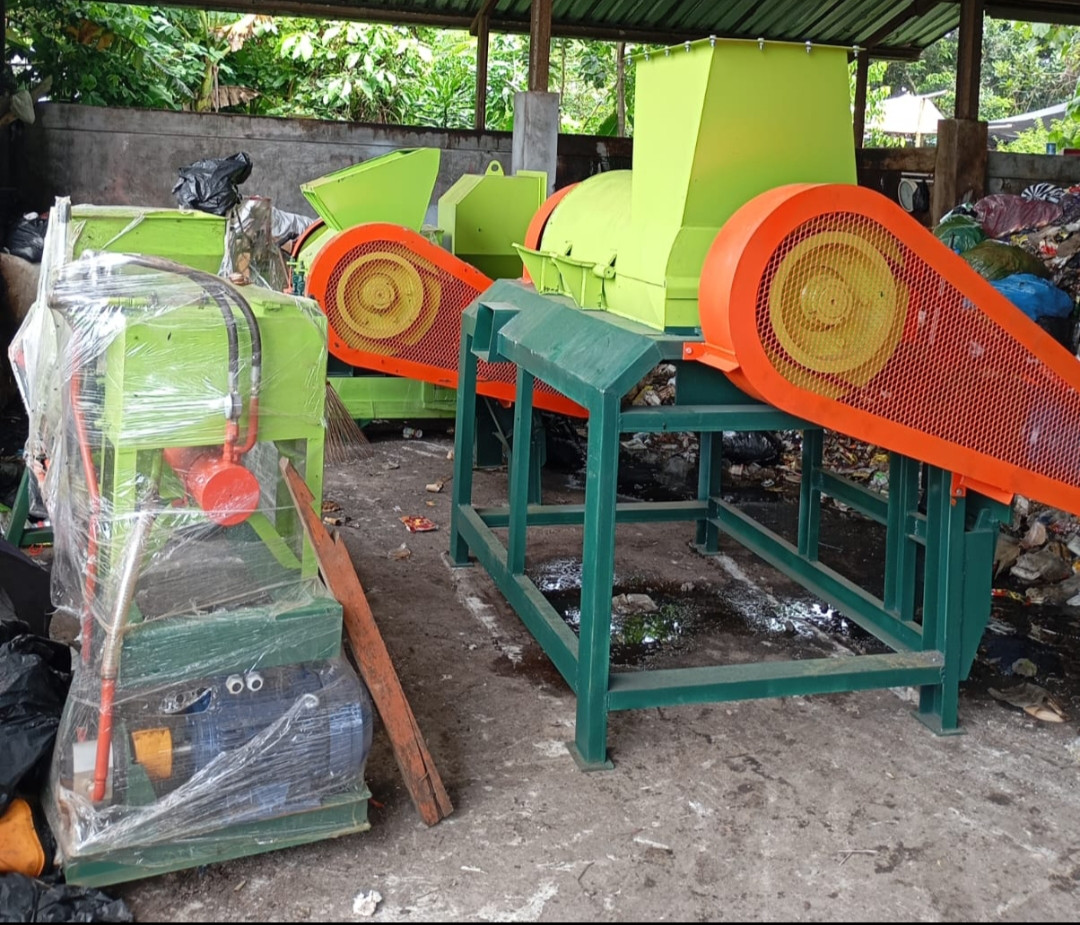 Penyerahan bantuan alat pengolahan sampah TPS KSM bening krandon padukuhan krandon