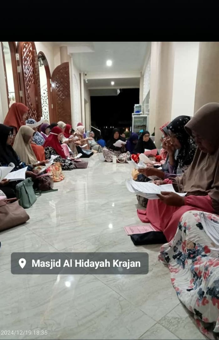 Pengajian rutin malam jumat ibu2 warga krajan