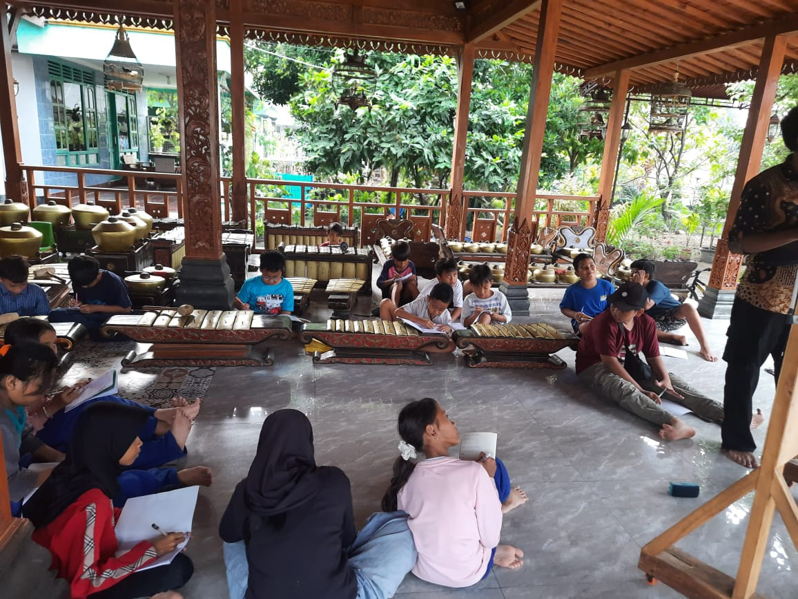 Latihan karawitan SD Negeri Malangrejo