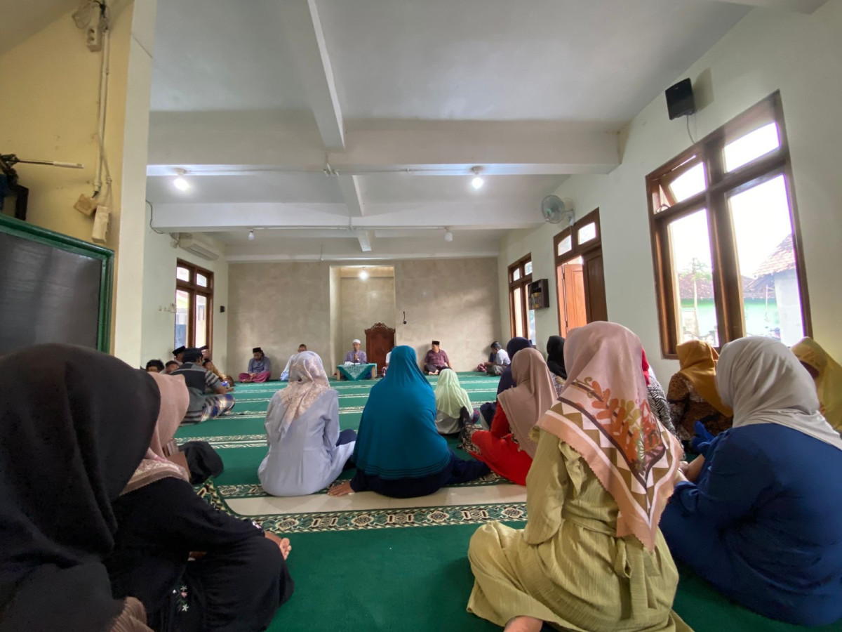 Pengajian minggu Pon RT 04 Padukuhan Kenayan
