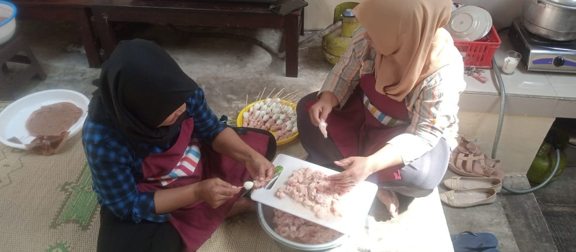 Partisipasi dalam Pengolahan PMT Lokal di Kalurahan Wedomartani oleh Kader Padukuhan Ceper