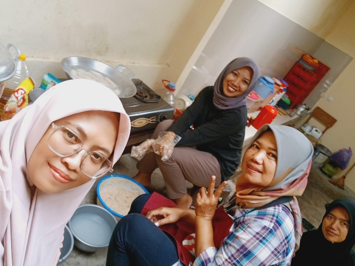 Partisipasi dalam Pengolahan PMT Lokal di Kalurahan Wedomartani oleh Kader Padukuhan Ceper