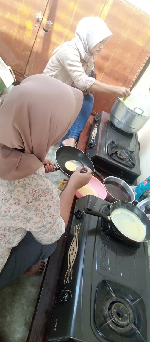 Partisipasi dalam Pengolahan PMT Lokal di Kalurahan Wedomartani oleh Kader Padukuhan Ceper