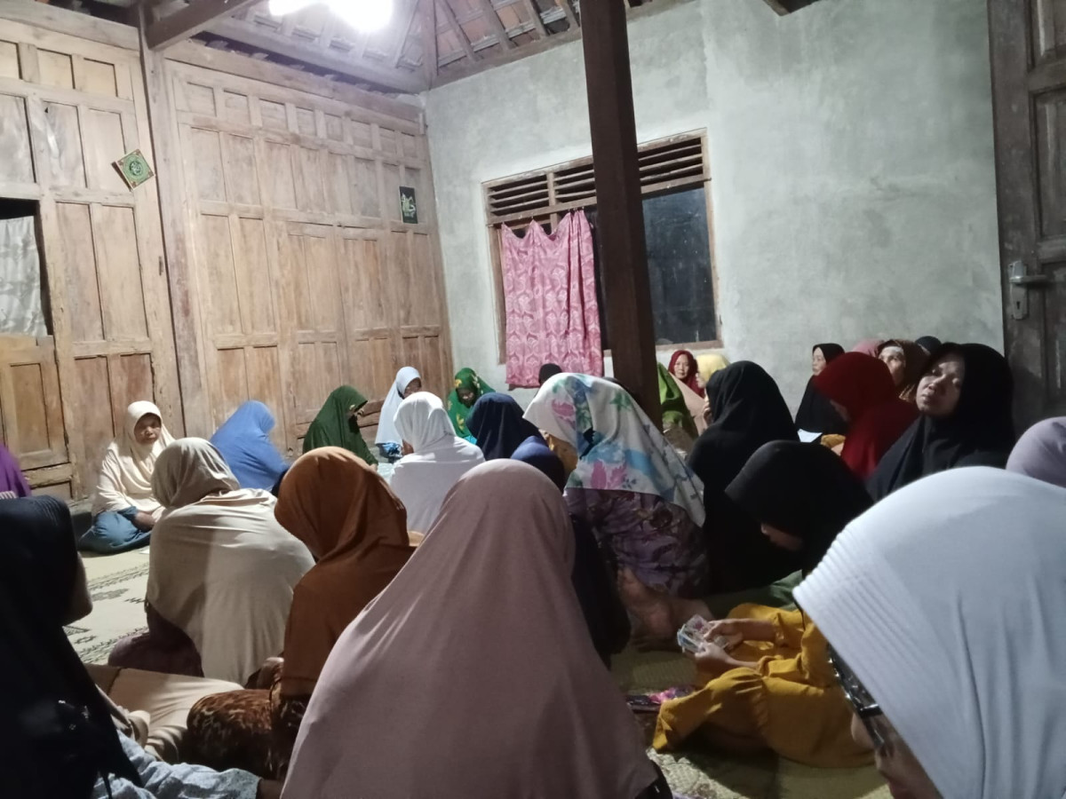 Yasinan Ibu2 Rutin Malam Jumat di Padukuhan Ceper