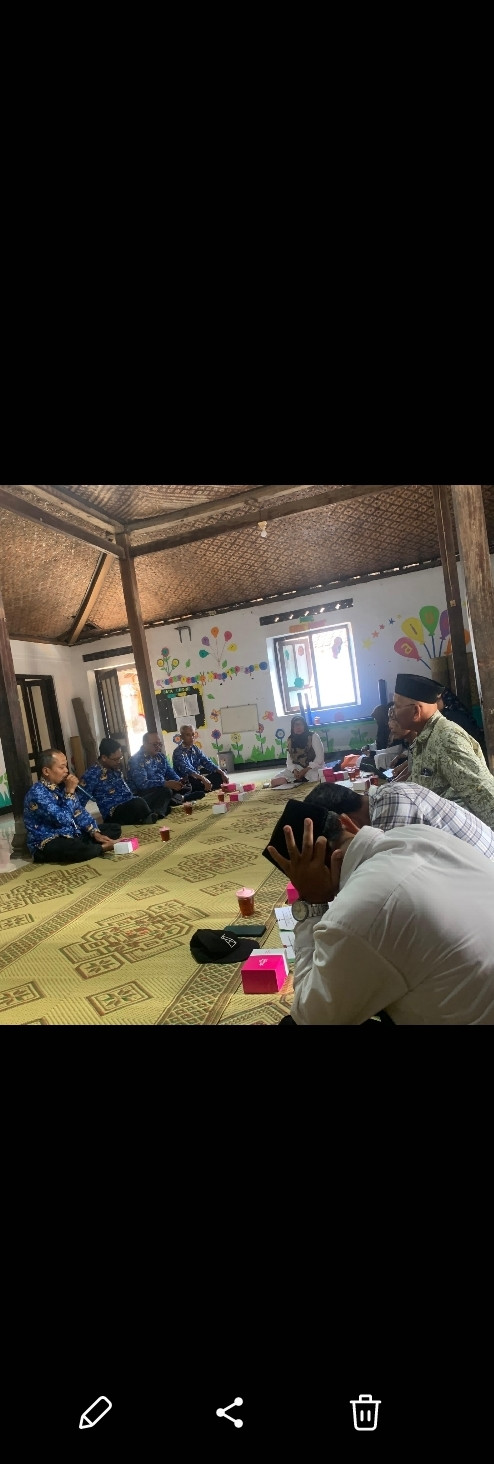 Pertemuan pamong dan warga di Dusun Gondanglegi