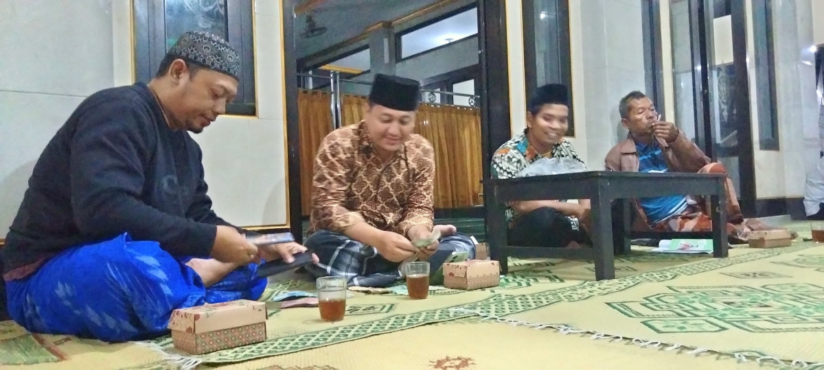 Rapat koordinasi persiapan pengajian di Masjid miftahul huda padukuhan tonggalan