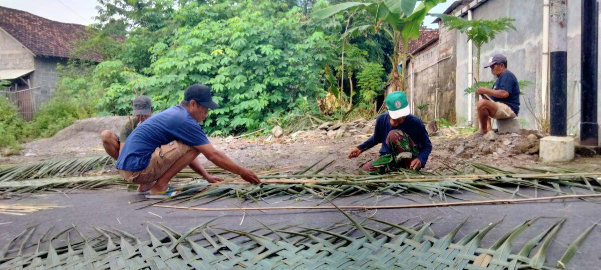 Tarub warga rt 3 padukuhan Tonggalan