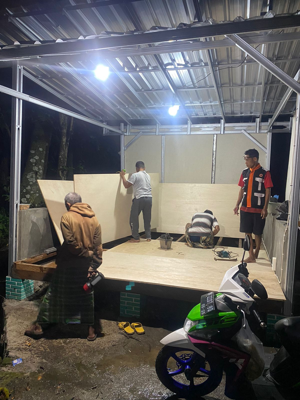 Gotong royong warga gedongan lor