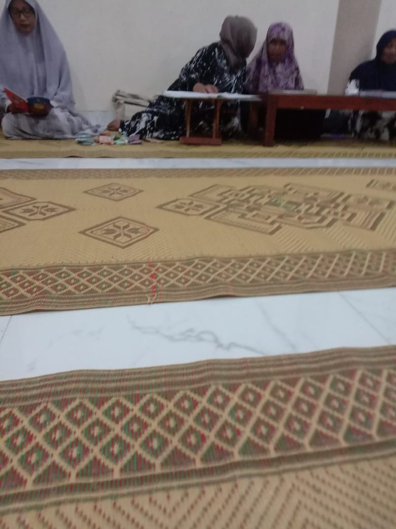 Pengajian rutin malam jumat ibu2 warga krajan