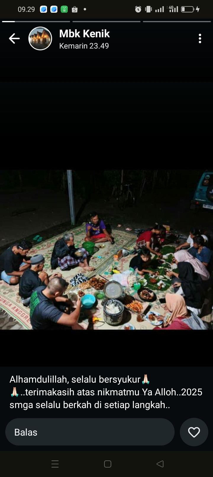 Kegiatan warga dusun Tegalsari menikmati malam tahun baru 2025 bersama keluarga.