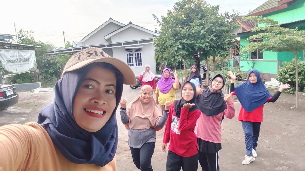 Senam sehat seneng ibu ibu padukuhan Bakungan