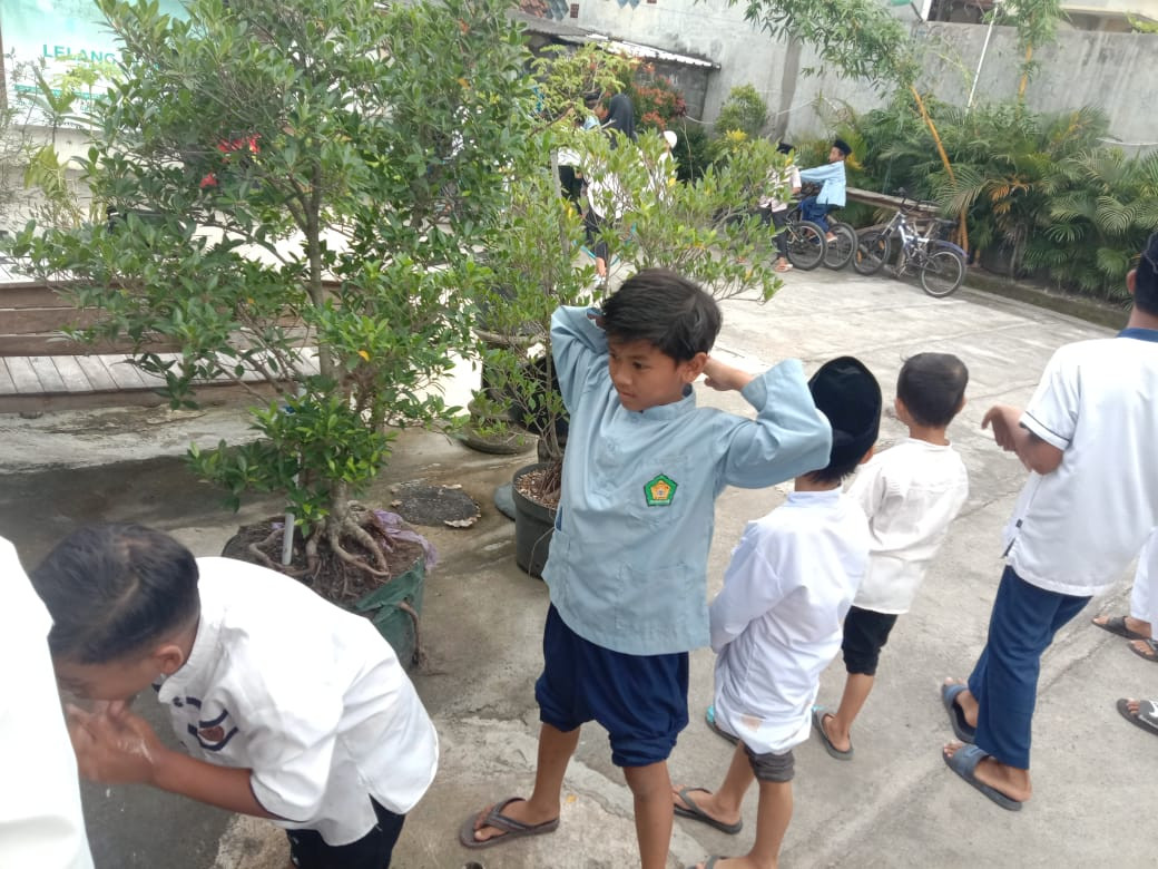 Praktek wudhu santri TPQ Nurul Ishlahiyyah Bakungan