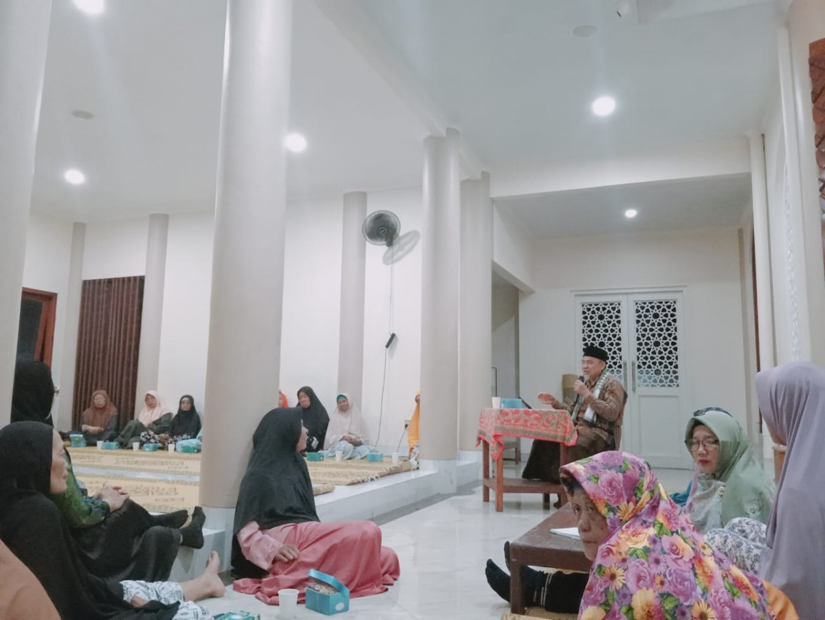Pengajian rutin malam sabtu ibu2 warga krajan