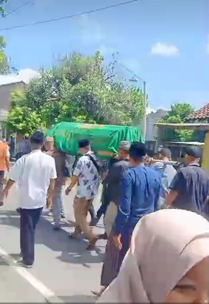 Acara Pemakaman slah satu warga Krajan