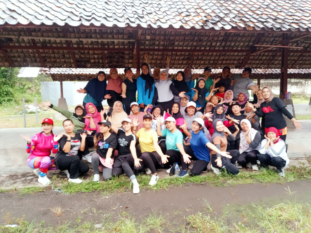 Senam bersama ibu ibu pkk dusun saren dan wonosari pajangan