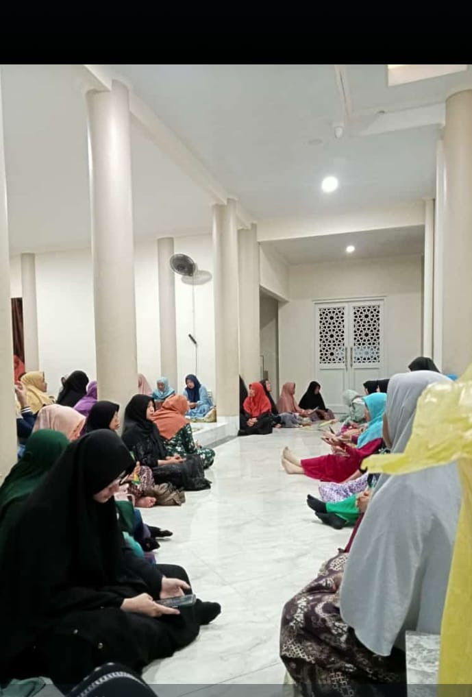 Pengajian rutin malam jumat ibu2 warga krajan