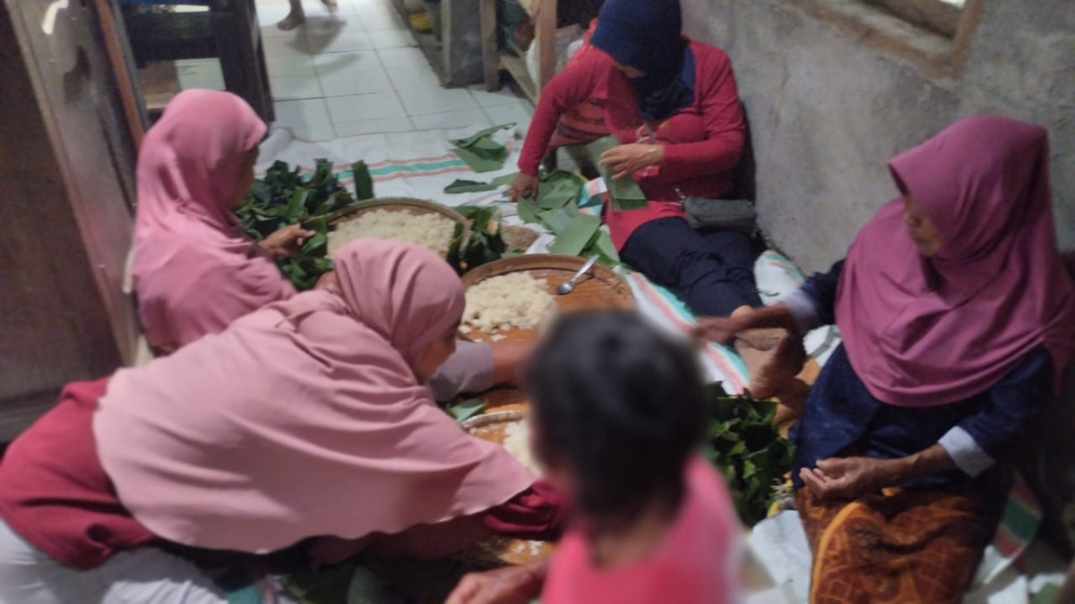 Rewang Pembuatan Tape Ketan Warga rt 01 Pokoh