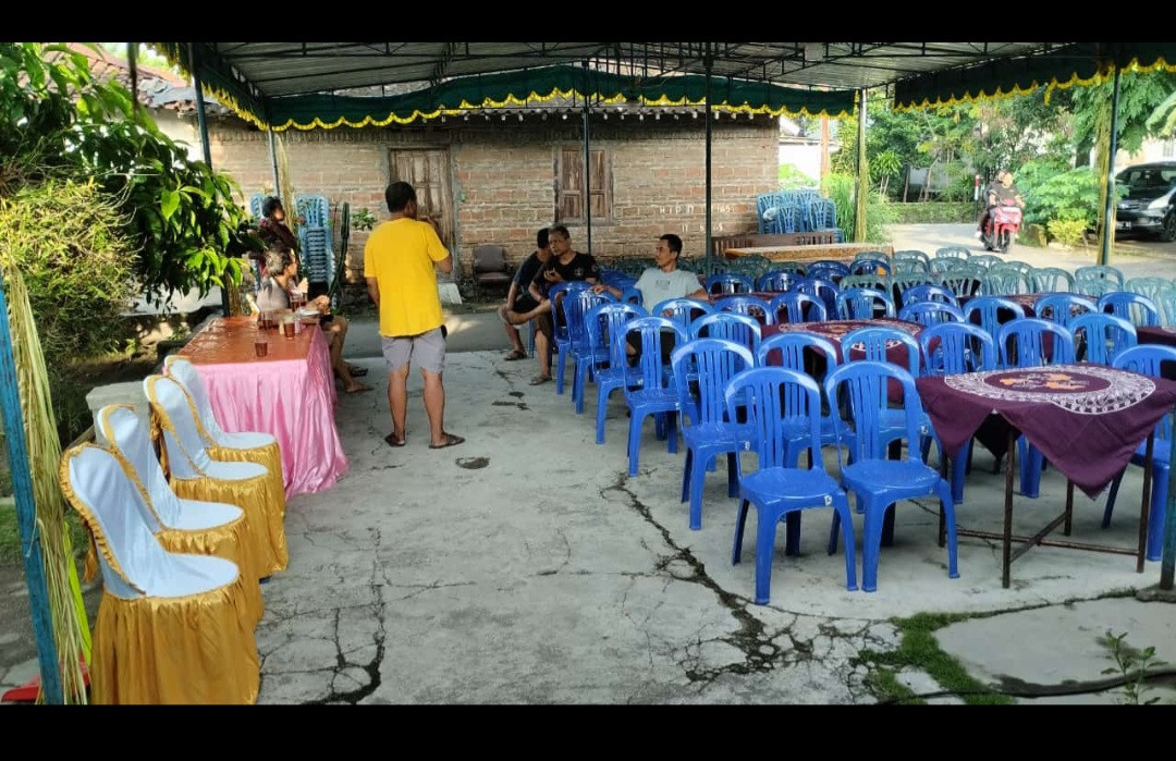 Gotong Royong Persiapan Tempat Pernikahan Warga RT 01 Pokoh