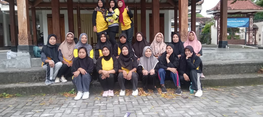 Senam Rutin RT 02 Pokoh