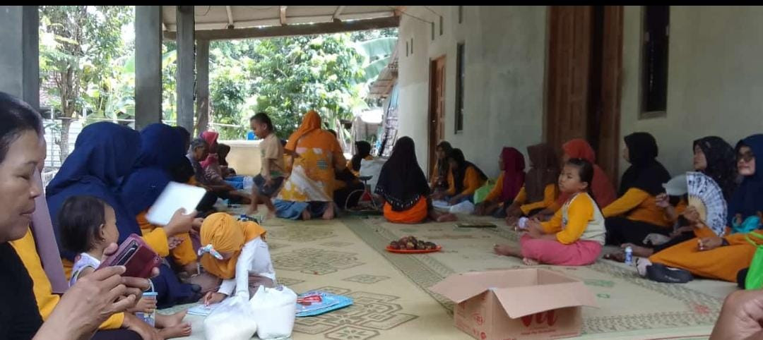Arisan rutin Jumat wage ibu2 RT 3 Malangrejo