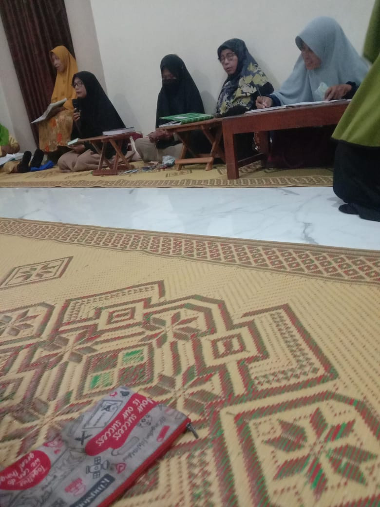 Pengajian rutin malam jumat ibu2 warga krajan