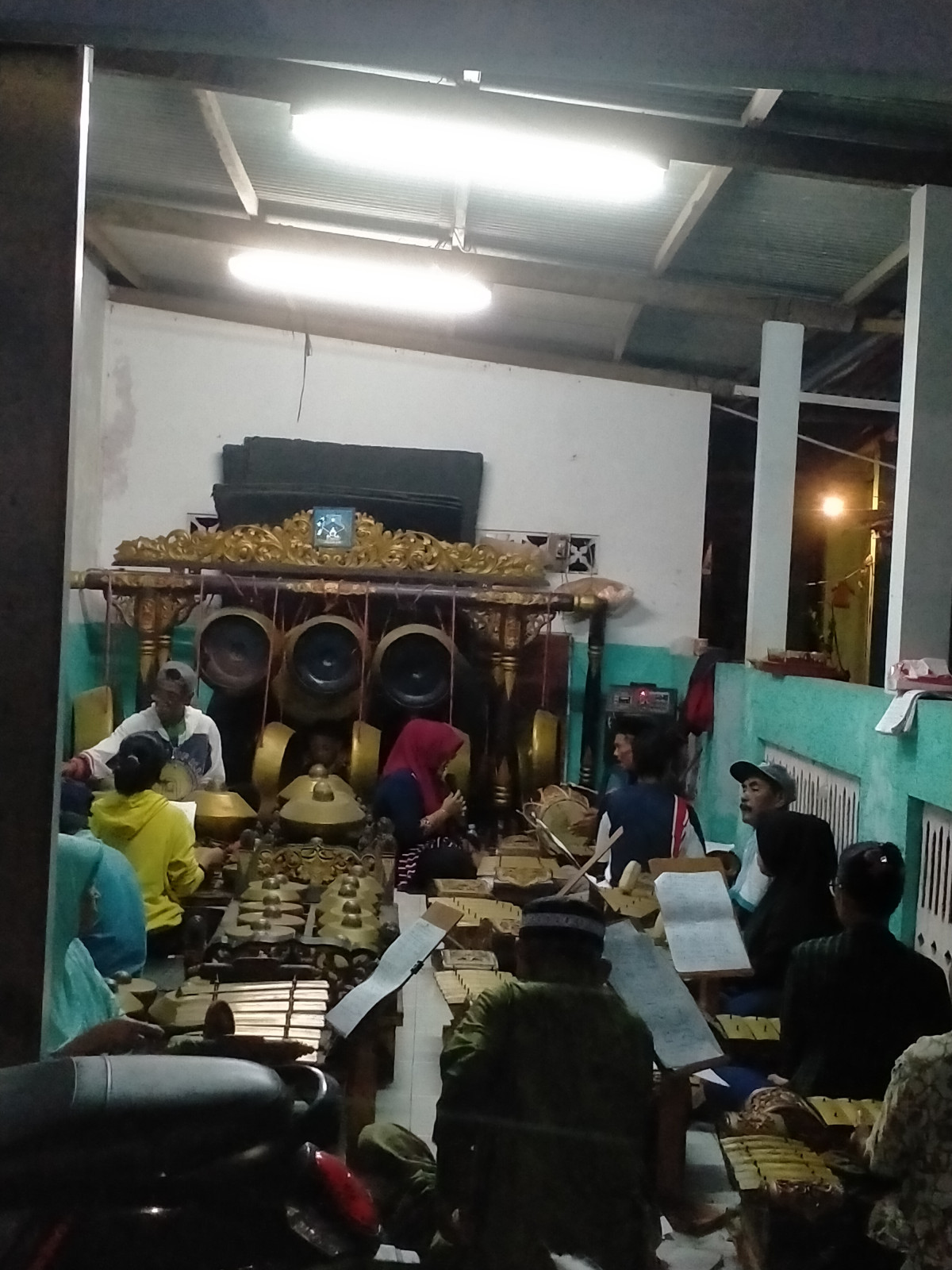 Latihan karawitan di padukuhan Karanganyar