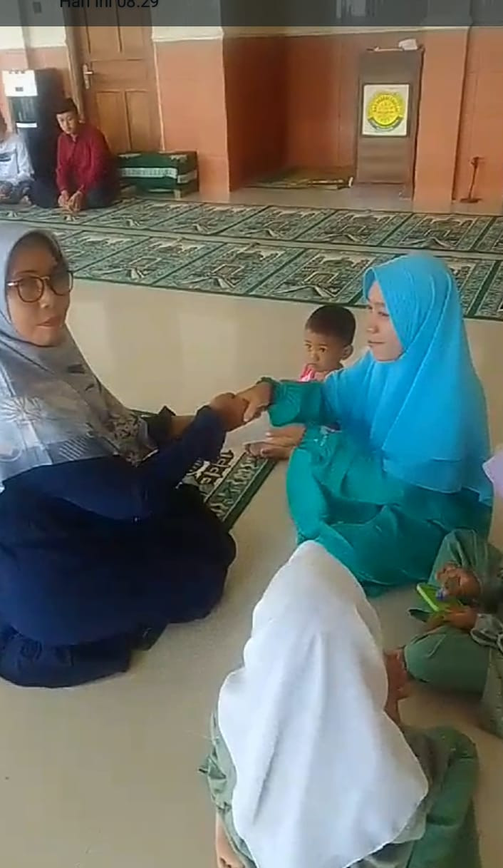 Penyerahan Donasi utk Panti Asuhan oleh klpk ta'lim ibu2 warga krajan