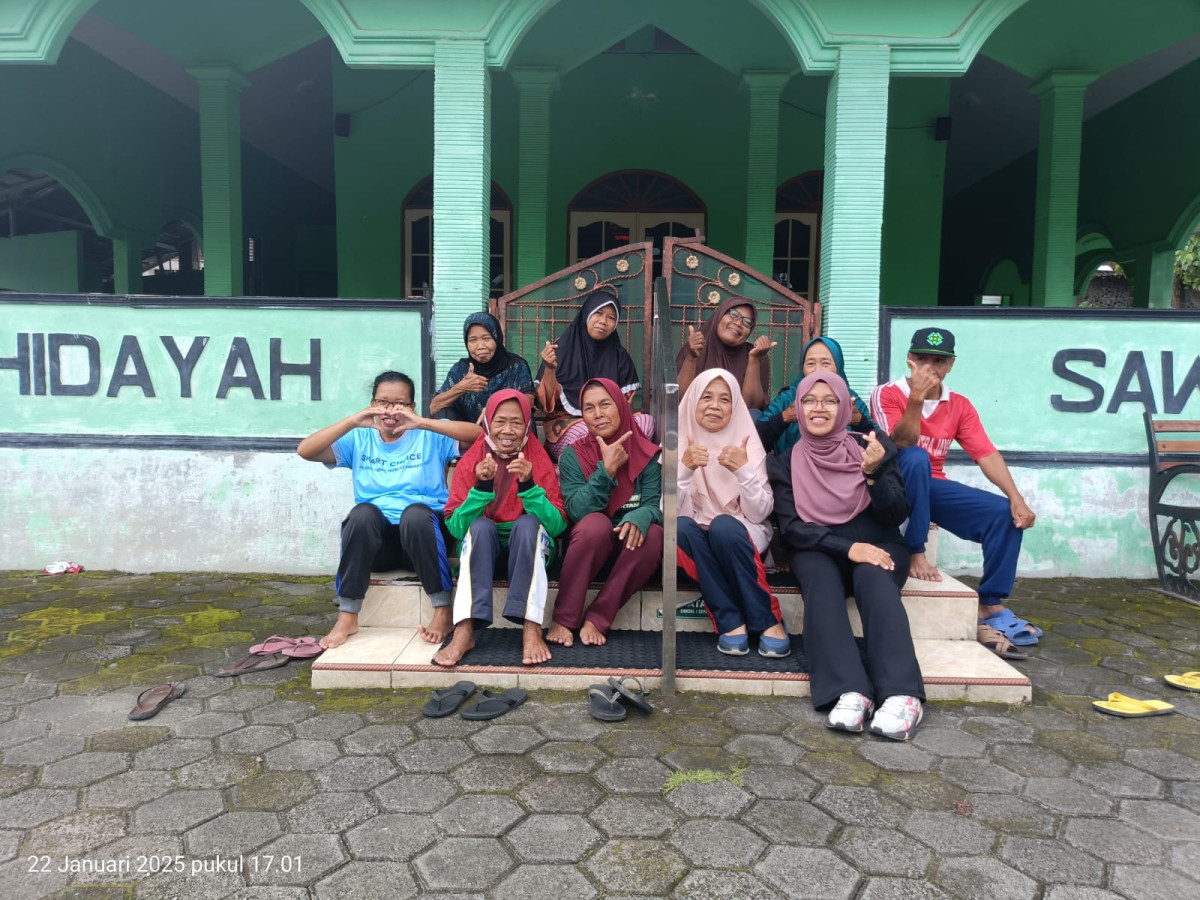 Senam lansia Padukuhan Sawahan Lor