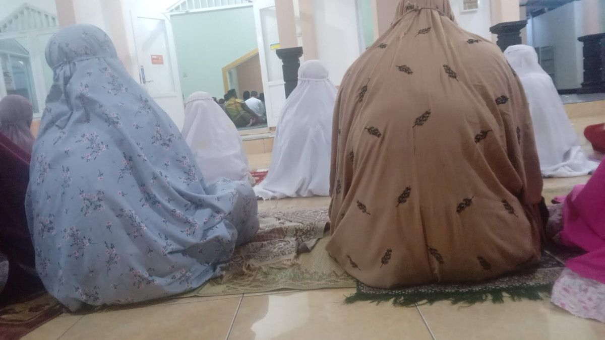 Ibadah Sholat Tarawih Masjid Al Amin Pokoh