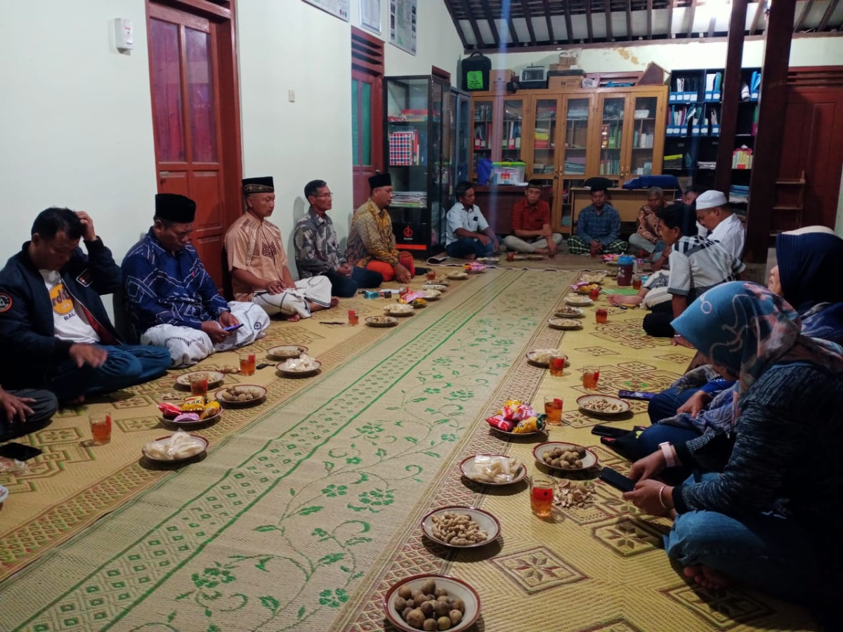 Pertemuan pembaharuan pengurus UNIT LPMD Padukuhan Malangrejo