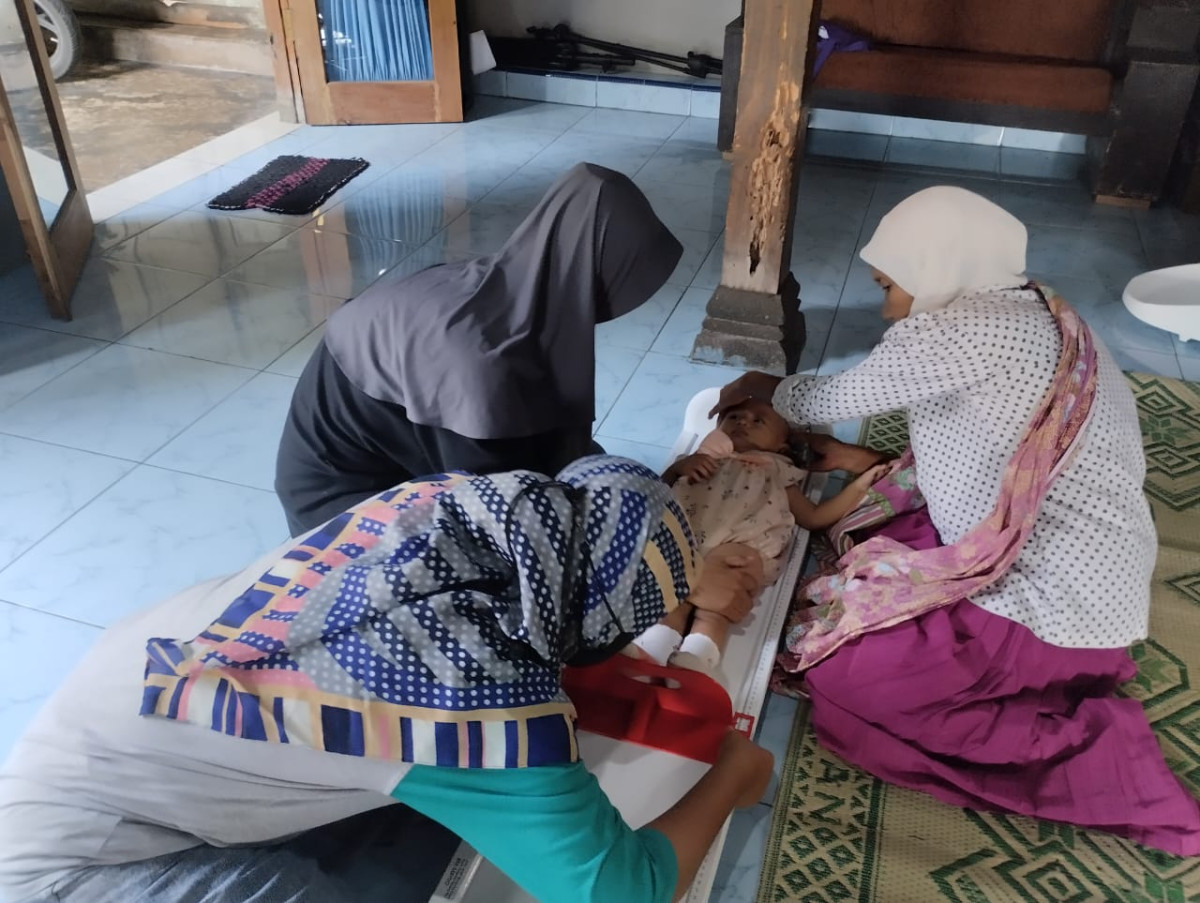 Penimbangan Berat Badan dan Tinggi Badan Balita di Padukuhan Pokoh