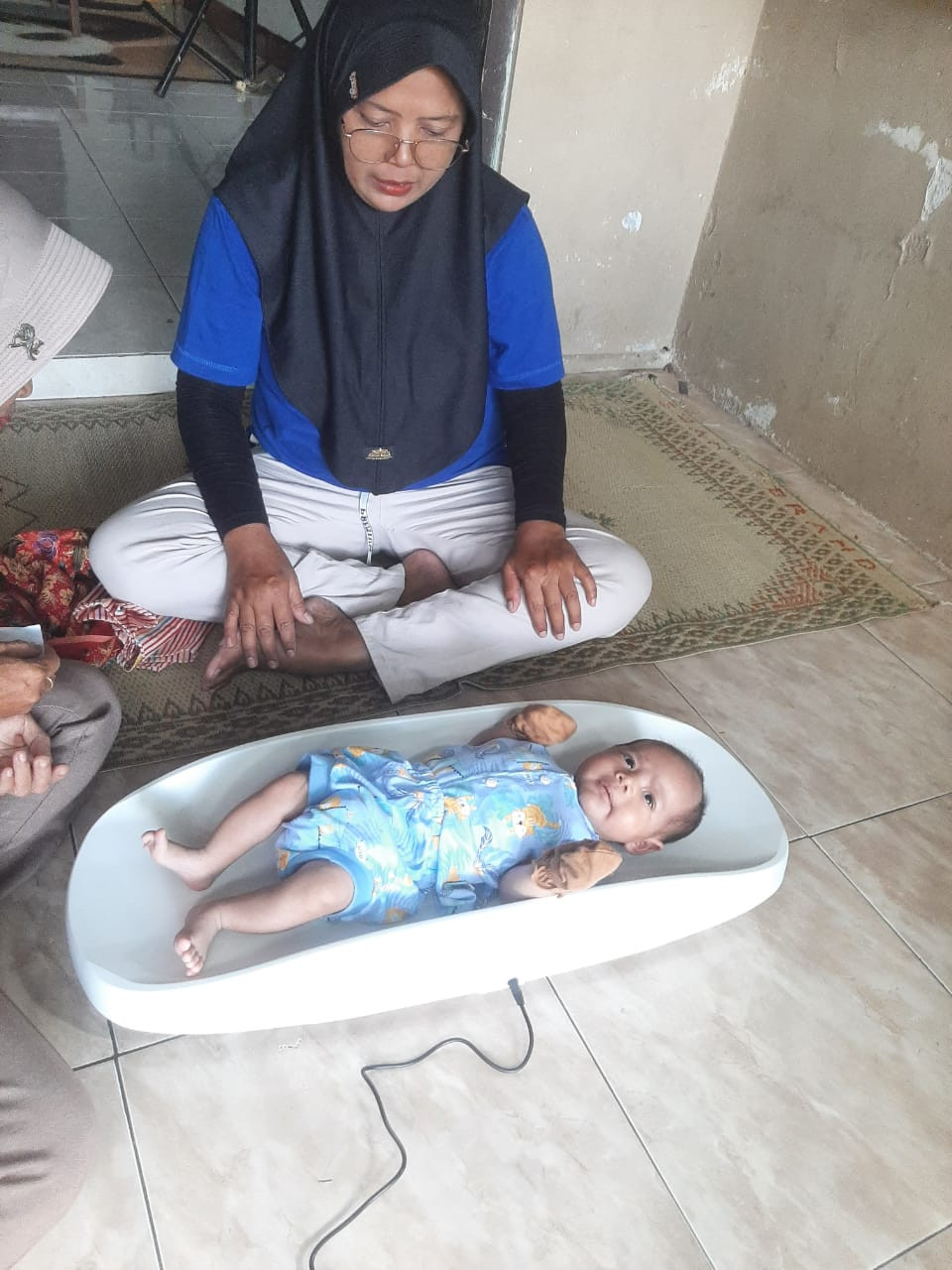 Pemantauan BB baduta di posyandu Tonggalan