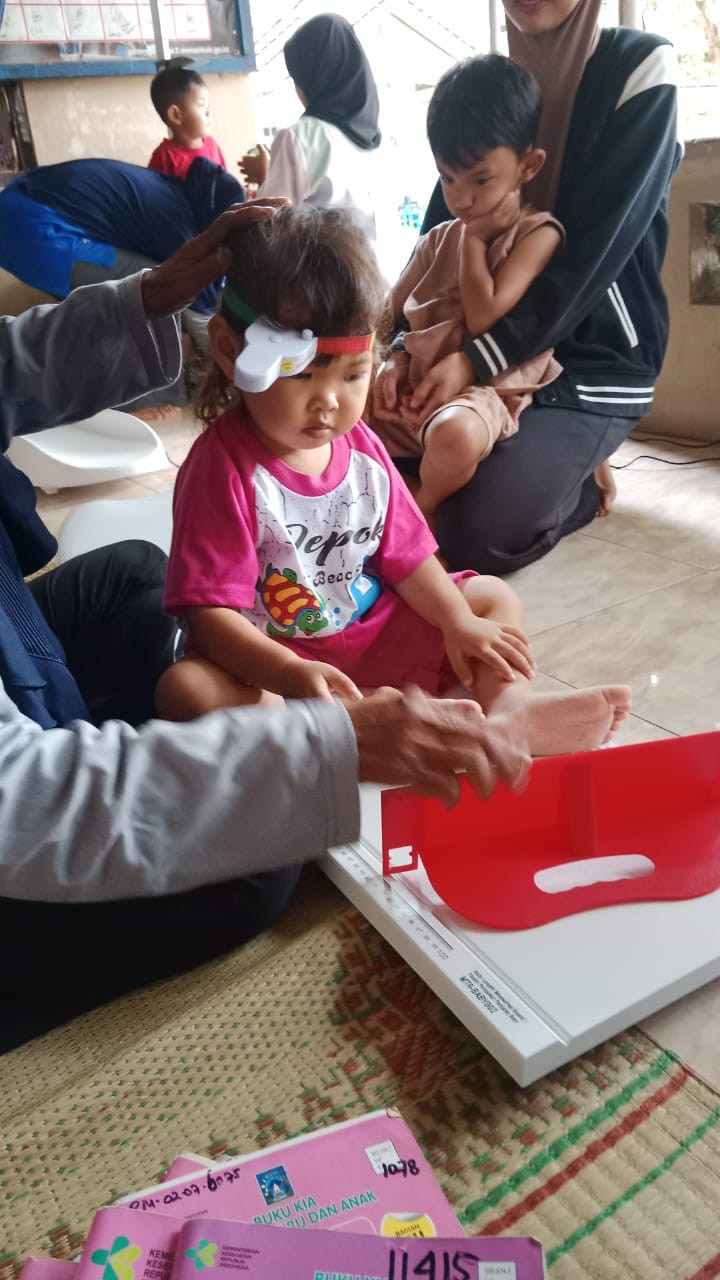 Pengukuran LIKA Di posyandu Tonggalan