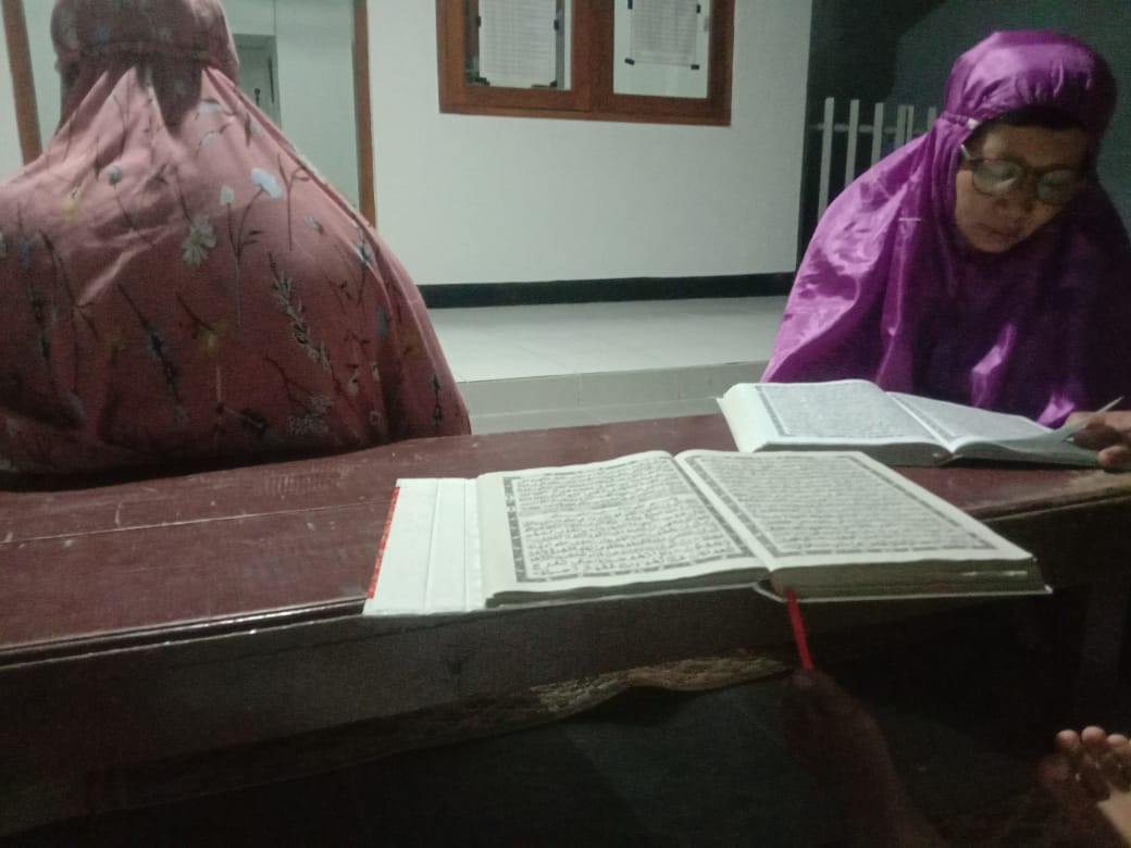 Tadarus Al quran oleh ibu2 warga krajan