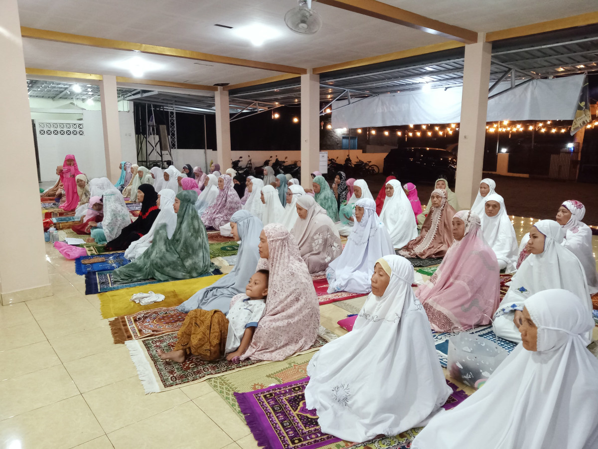 Ibadah Sholat Tarawih Masjid Al Amin Pokoh