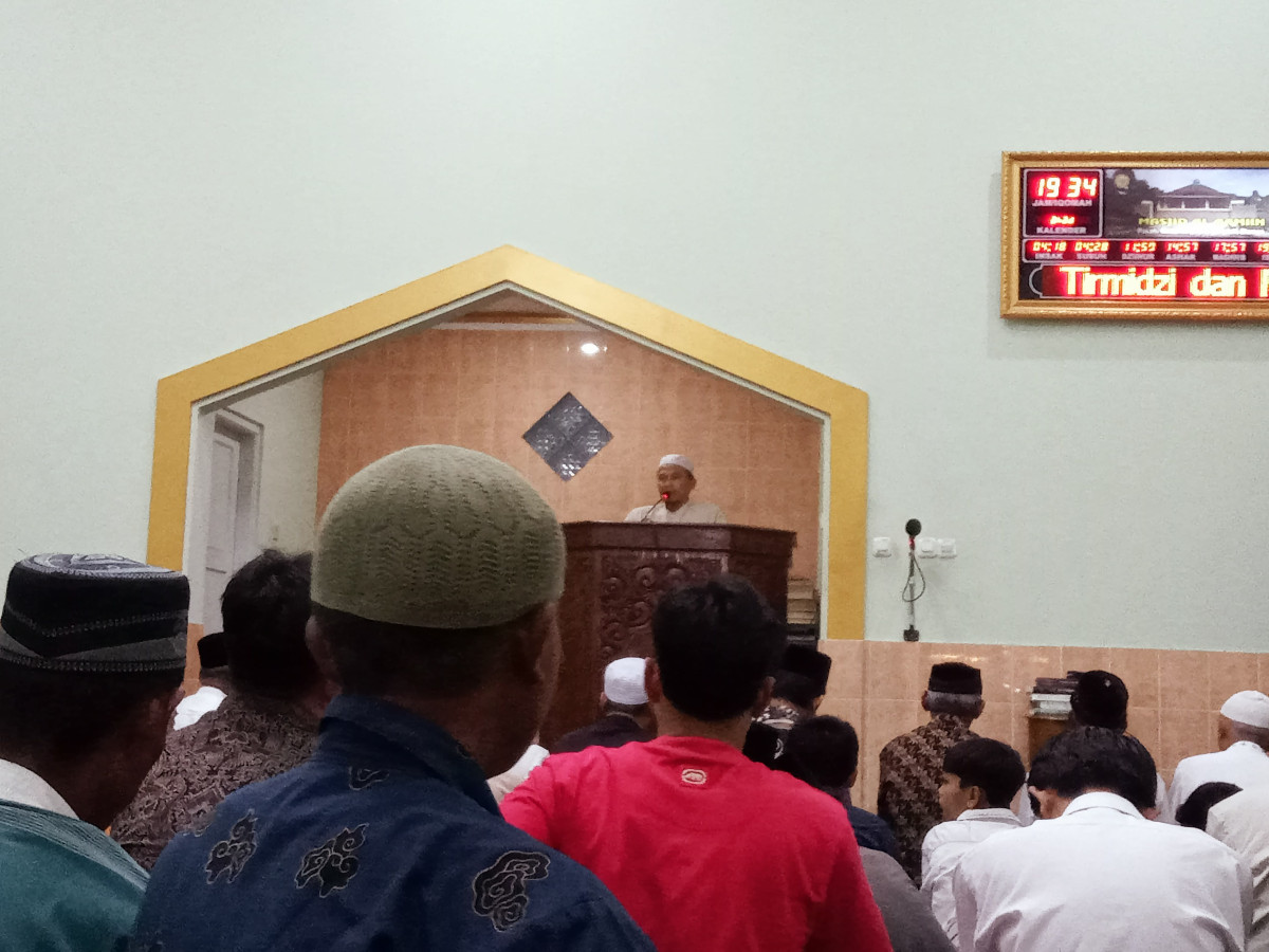 Ibadah Sholat Tarawih Masjid Al Amin Pokoh