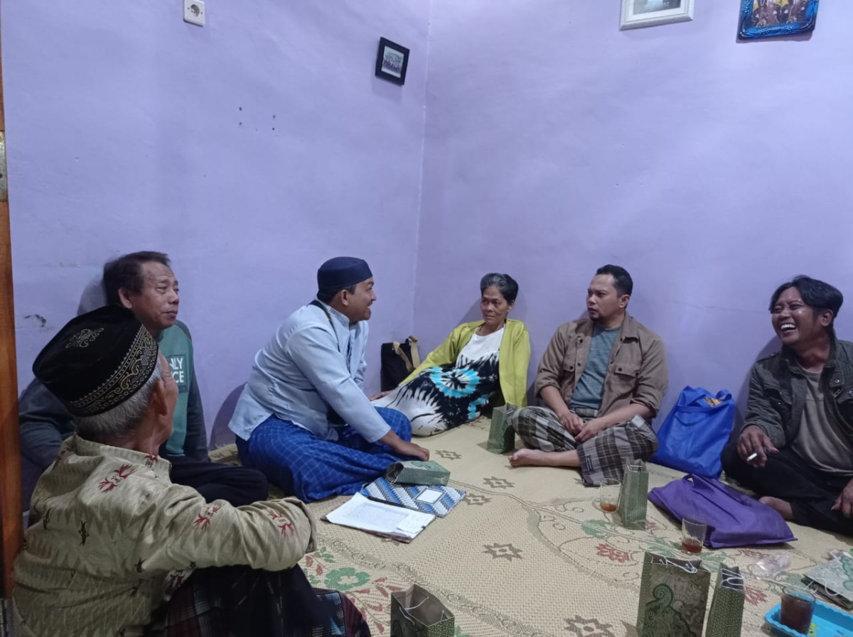 Pertemuan rutin bapak2 rt 3