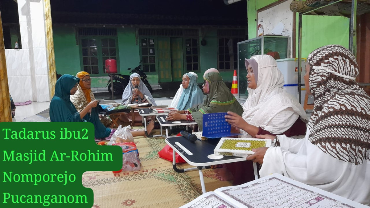Tadarus Al quran oleh ibu2 warga nomporejo pucanganom
