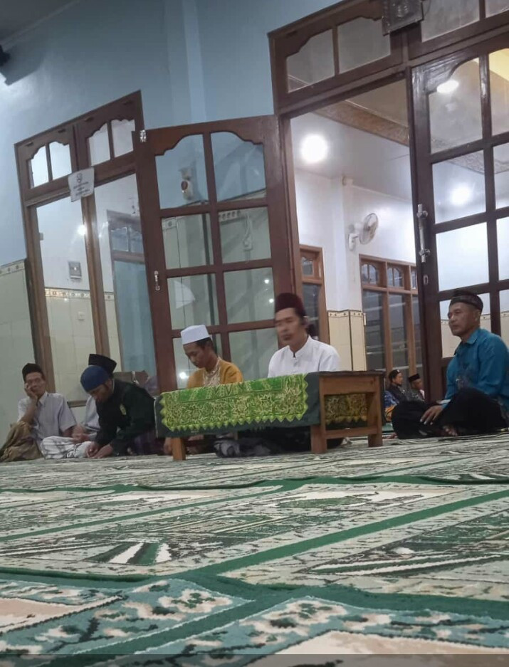 Pengajian menjelang buka puasa di masjid al hidayah saren