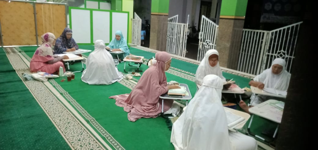 Tadarus Al-Qur'an Irisma putra putri masjid Ar Rohmah Malangrejo