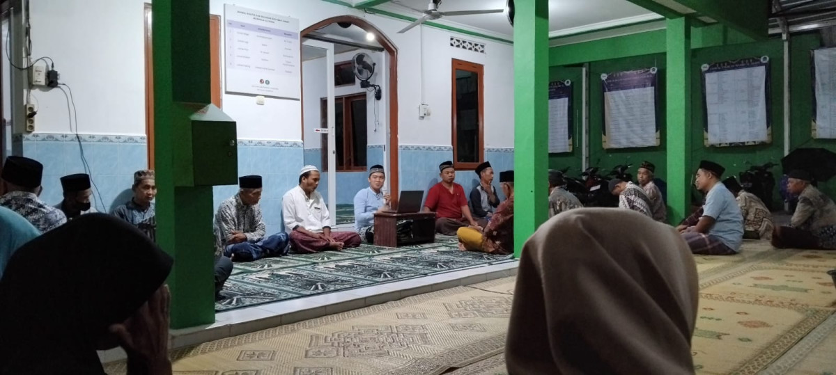 Pengajian menjelang buka puasa bersama ustadz Hidayat  tema manfaat puasa di Masjid Al Huda Malangrejo
