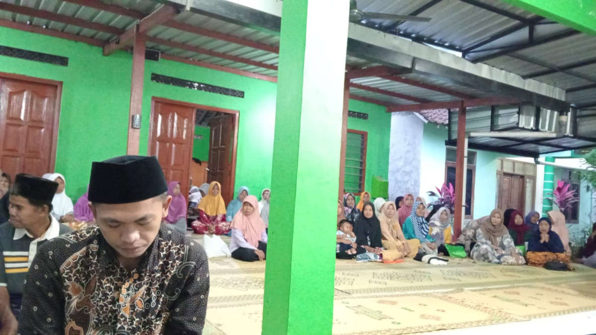 Pengajian menjelang buka puasa bersama, ustadz H Sihono dng tema sejara dan kisah Nabi Muhammad, masjid Al Huda Nglarang Malangrejo