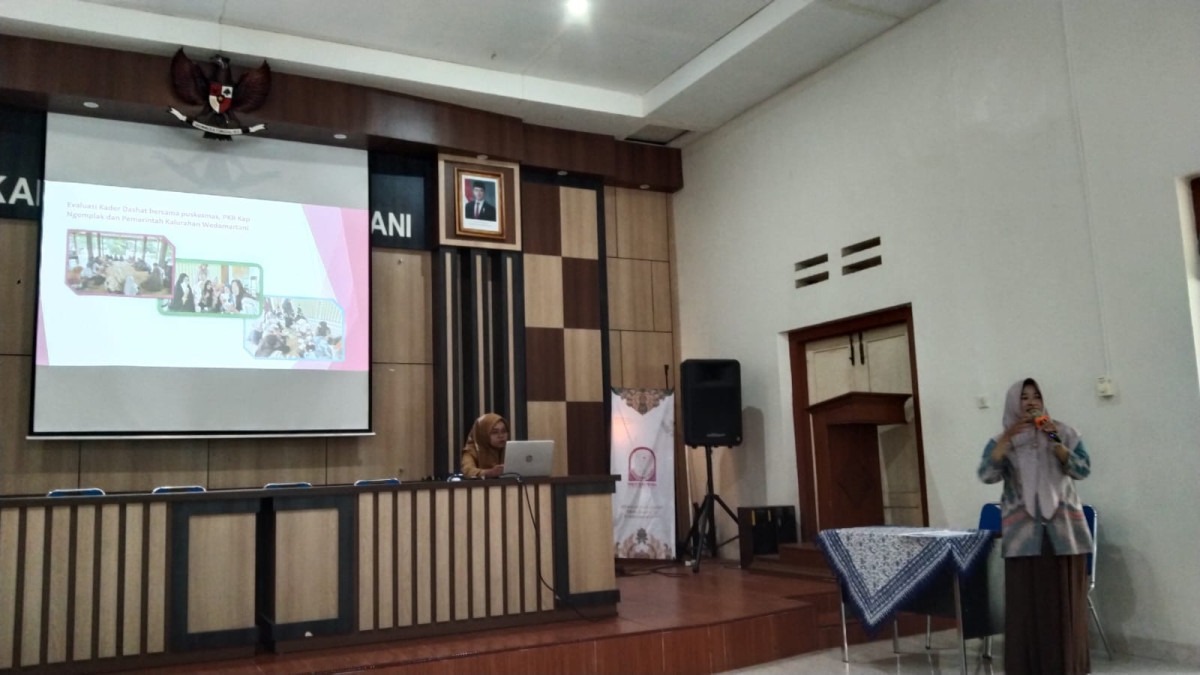 Ibu Muslimah Malangrejo sebagai Narasumber Praktek Baik Perintisan dan Pengelolaan Dashat di Kampung KB Sindumartani