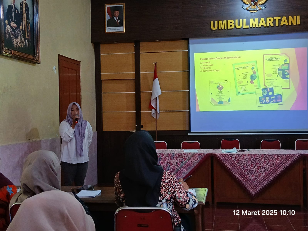 Ibu Muslimah Malangrejo sebagai Narasumber Praktek Baik Perintisan dan Pengelolaan Dashat di Kampung KB Umbulmartani