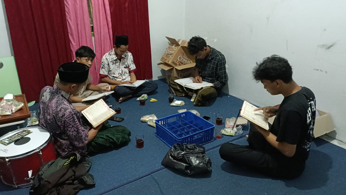 Tadarus Al-Qur'an Irisma putra masjid Ar Rohmah Malangrejo
