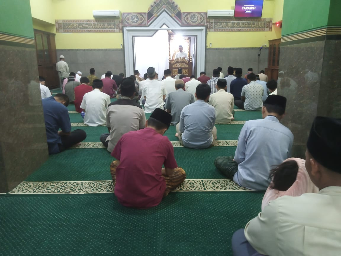 Kultum sebelum sholat tarawih berjamaah masjid Ar Rohmah Malangrejo