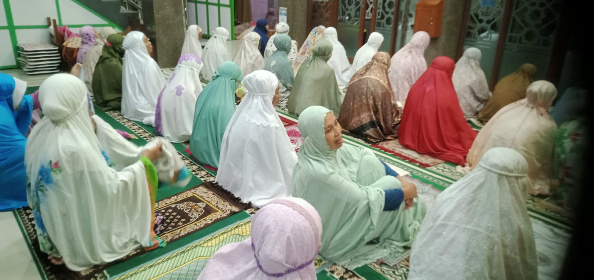 Kultum sebelum sholat tarawih berjamaah masjid Ar Rohmah Malangrejo