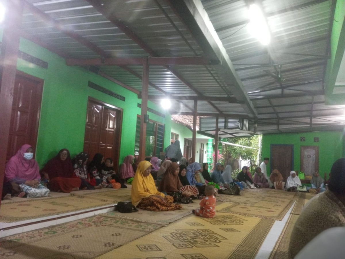 Giat Di Masjid AL-HUDA pengajian menjelang buka puasa warga Malangrejo