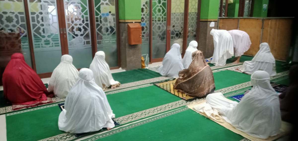 Kajian setiap pagi hari Di masjid Ar Rohmah Malangrejo