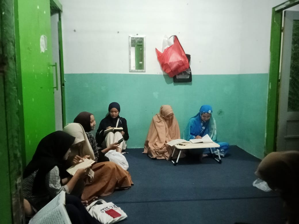 Tadarus Al-Qur'an masjid Ar Rohmah Malangrejo